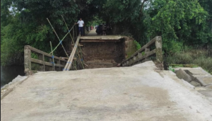 ছাতকে ব্রিজ ভেঙ্গে পড়ায় দুর্ভোগে এলাকাবাসী