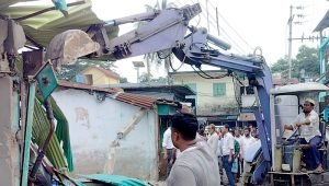 দোয়ারায় প্রশাসনের অবৈধ স্থাপনা উচ্ছেদ