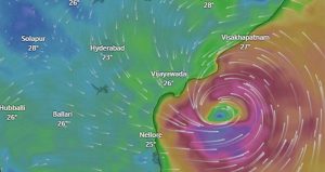 ঘূর্ণিঝড় মোনথ’র উপকূল অতিক্রম