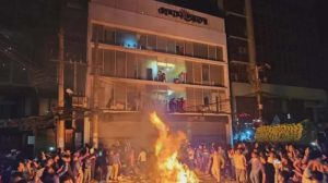 প্রথম আলো ও ডেইলি স্টারে ভাঙচুর-অগ্নিসংযোগ