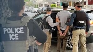 যুক্তরাষ্ট্রে ওয়ার্ক পারমিট বাতিলের আতঙ্কে প্রবাসী বাংলাদেশিরা