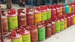 দিনভর ভুগিয়ে এলপিজি ব্যবসায়ীদের ধর্মঘট প্রত্যাহার