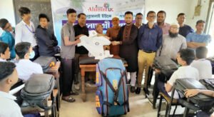 পাইলটিয়ান এলামনাই ইউকে’র ক্রীড়া সামগ্রী বিতরণ