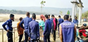 অভিযানে আটক ৯