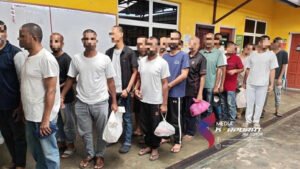 বাংলাদেশিসহ ১৮৪ অভিবাসীকে ফেরত পাঠাল মালয়েশিয়া