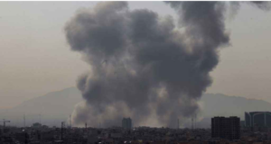 মার্কিন-ইসরায়েলের হামলা, প্রত্যাঘাত ইরানের :মধ্যপ্রাচ্যে ভয়াবহ যুদ্ধের শঙ্কা