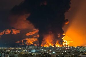 যুক্তরাষ্ট্র বলছে আলোচনা চলছে, ইরান বলছে ‘না’