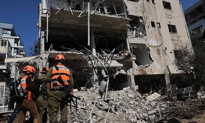 আপোস করবে না ইরান : ইসরায়েলে পাঠাচ্ছে ‘মিসাইলের ঢেউ’