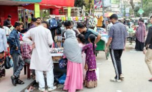 ঈদ ঘিরে ফের ফুটপাত দখলের পাঁয়তারা : অসহনীয় যানজট