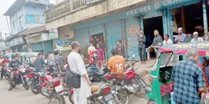 কমলগঞ্জের খুচরা দোকানগুলোতে জ্বালানি তেল সংকট
