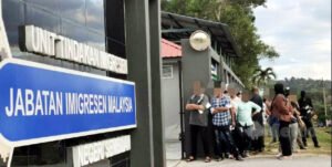 দেশে ফিরতে মালয়েশিয়ায় ইমিগ্রেশন দপ্তরে প্রবাসীদের ভিড়