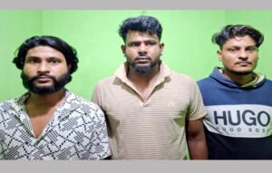 মোগলাবাজারে ৩ বাইকচোর ও ছিনতাইকারী আটক