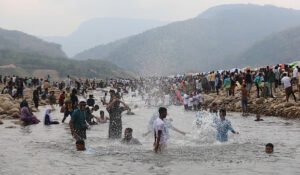 ঈদের ছুটিতে সিলেটে পর্যটক ঢল, প্রকৃতির অপার সৌন্দর্যে মুগ্ধ