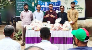 শাবিপ্রবিতে কর্মচারীদের মাঝে ছাত্রশিবিরের ঈদ উপহার বিতরণ