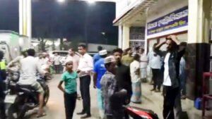 তেল না পেয়ে পাম্পকর্মীকে ছুরিকাঘাত : পাম্প মালিকদের ধর্মঘটের ডাক