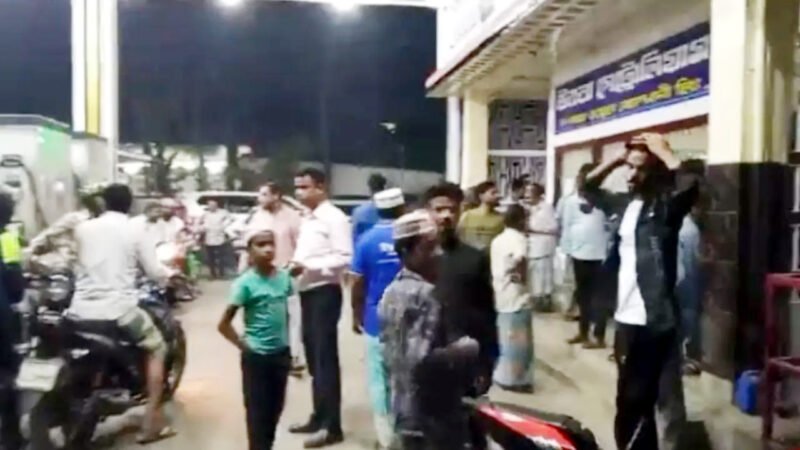 তেল না পেয়ে পাম্পকর্মীকে ছুরিকাঘাত : পাম্প মালিকদের ধর্মঘটের ডাক