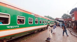 ৩ ঘন্টা পর সিলেটের সাথে রেল যোগাযোগ স্বাভাবিক