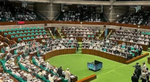 বিরোধী দলের নোটিশ : সংসদে তুমুল বিতর্ক