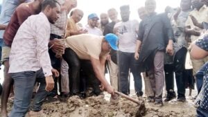 বাঁধ কাটার অনুমতি পেলেন দেখার হাওরের কৃষকরা