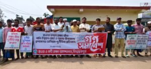 ছবি আছে নদী ও হাওর রক্ষা আন্দোলনের গণসমাবেশ