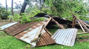 বড়লেখায় কাল বৈশাখী ঝড়ে উড়ে গেছে প্রাইমারি স্কুলের চালা