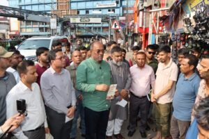 সিসিকের সচেতনতামূলক লিফলেট বিতরণ