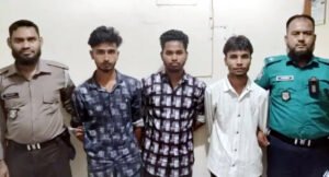 সাগরদিঘীরপাড়ে দম্পতিকে উত্যক্ত ও ছিনতাইচেষ্টা : আটক ৩