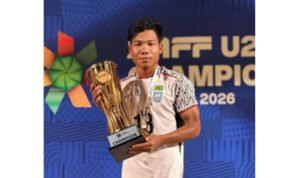 শ্রীমঙ্গলের ফুটবলার স্যামুয়েলকে এমপি মুজিবের অভিনন্দন