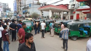 ১৬ ঘন্টার দুর্ভোগ শেষে পেট্রোল পাম্প ধর্মঘট প্রত্যাহার