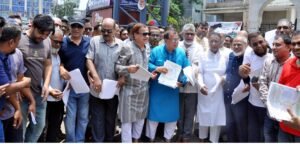 জুলাই সনদ ও গণভোট বাস্তবায়নে জনসচেতনতায় মহানগর বিএনপির লিফলেট বিতরণ