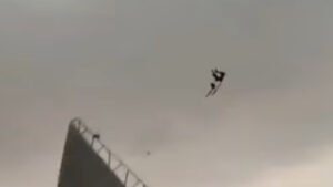 ভারতের উত্তর প্রদেশে ঝড়ে নিহত ১০০ ছাড়াল