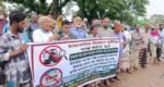 শান্তিগঞ্জে কৃষক মজুর মৎস্যজীবীর ১০ দফা দাবিতে মানববন্ধন