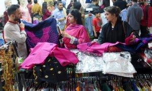 সকাল ১১ টা থেকে রাত ৯টা  পর্যন্ত দোকানপাট খোলা