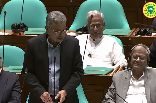 ৯ লাখ ৩৮ হাজার কোটির জাতীয় বাজেট : ‘রাজনৈতিক বাজেটে’ বাস্তবায়নের চ্যালেঞ্জ