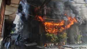 দিল্লির হোটেলে আগুনে ২১ জনের মৃত্যু