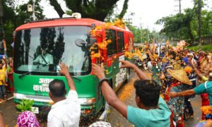 সিলেটেও প্রধানমন্ত্রীকে উষ্ণ অভ্যর্থনা