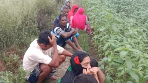 হয়নি সমাধান, দুই দিন ধরে শূন্যরেখায় শিশুসহ ১২ জন