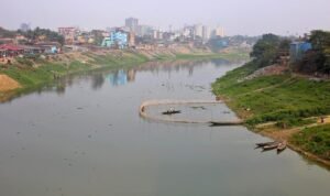 সংকুচিত হচ্ছে সুরমা, হারাচ্ছে স্বাভাবিক রূপ