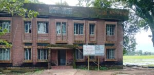 অবহেলিত ‘হাকালুকি উপস্বাস্থ্য কেন্দ্র :  সেবা বঞ্চিত হাওরপারের হাজারো মানুষ