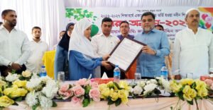 বড়লেখা নারীশিক্ষা একাডেমির একাদশ শ্রেণির শিক্ষার্থীদের নবীনবরণ