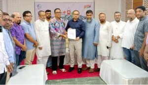 খেলার মাঠে মেলা বন্ধের দাবিতে ব্যবসায়ী ঐক্যকল্যাণ পরিষদের স্মারকলিপি