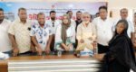 কুলাউড়ায় ক্ষতিগ্রস্ত পরিবারের মাঝে চেক বিতরণ
