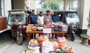 কোম্পানীগঞ্জে ভারতীয় পণ্যসহ দুইজন আটক
