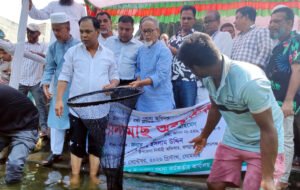জগন্নাথপুরে মাছের পোনা অবমুক্ত