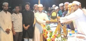 আন্তর্জাতিক কোরআন প্রতিযোগিতায় প্রথম হওয়া কামিলকে সংবর্ধনা