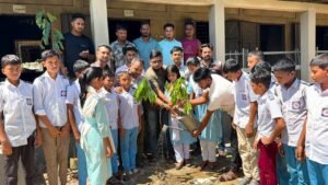 তাহিরপুরে শিক্ষাপ্রতিষ্ঠানে ছাত্রদলের বৃক্ষরোপণ
