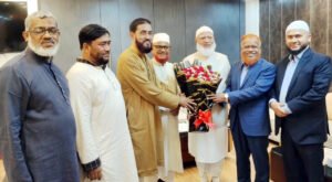 দেশে ফিরেছেন বিরোধী দলীয় নেতা