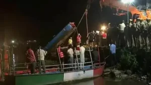 গঙ্গায় নৌকাডুবিতে ১৩ জনের মৃত্যু