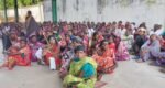 পূজার বোনাস ও বকেয়া দাবিতে চা শ্রমিকদের ধর্মঘট
