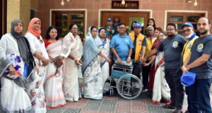 লায়ন্স সিলেট সুরমা’র উদ্যোগে হুইল চেয়ার ও অর্থ বিতরণ